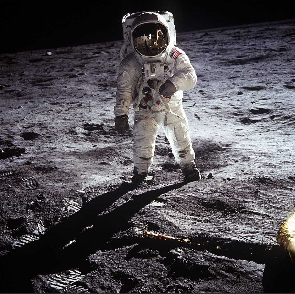 Первый космический аппарат на Луне — история и значимость лунной миссии